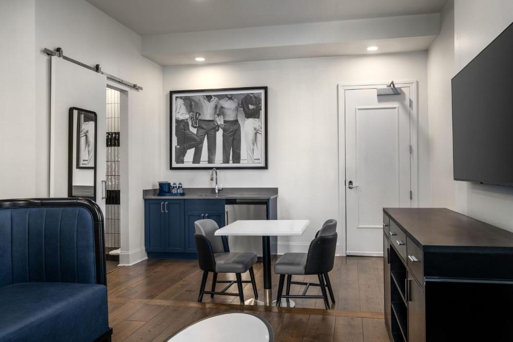 Superior King Suite interior